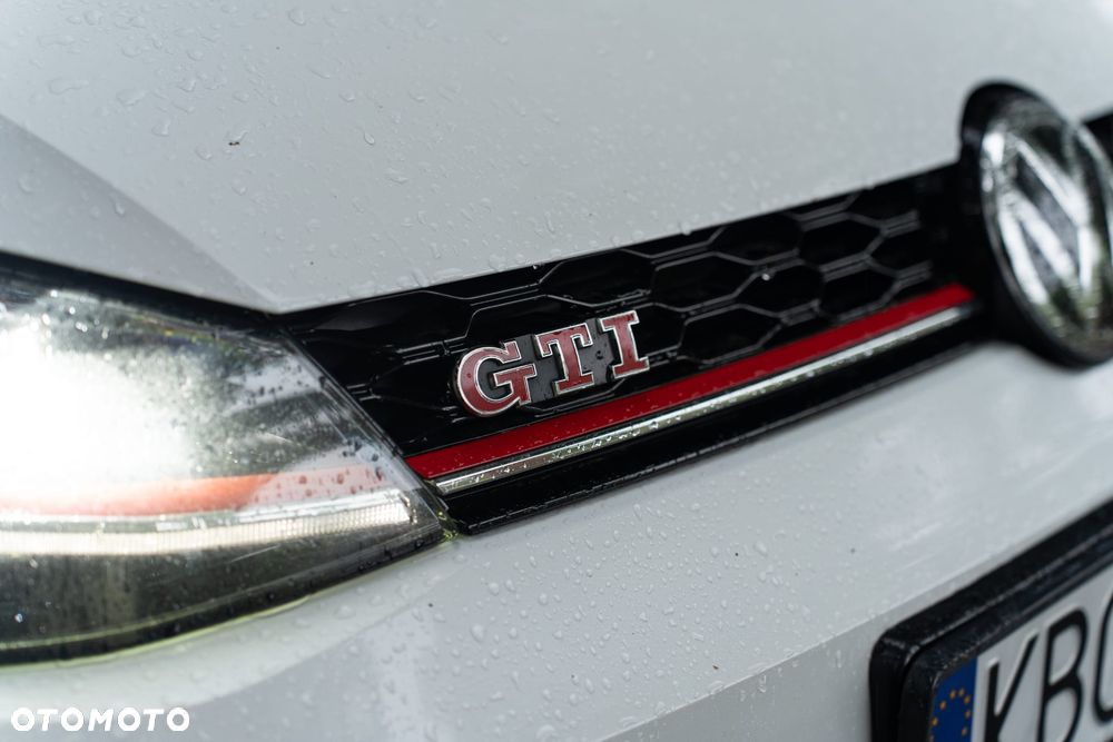 Volkswagen Golf - 22