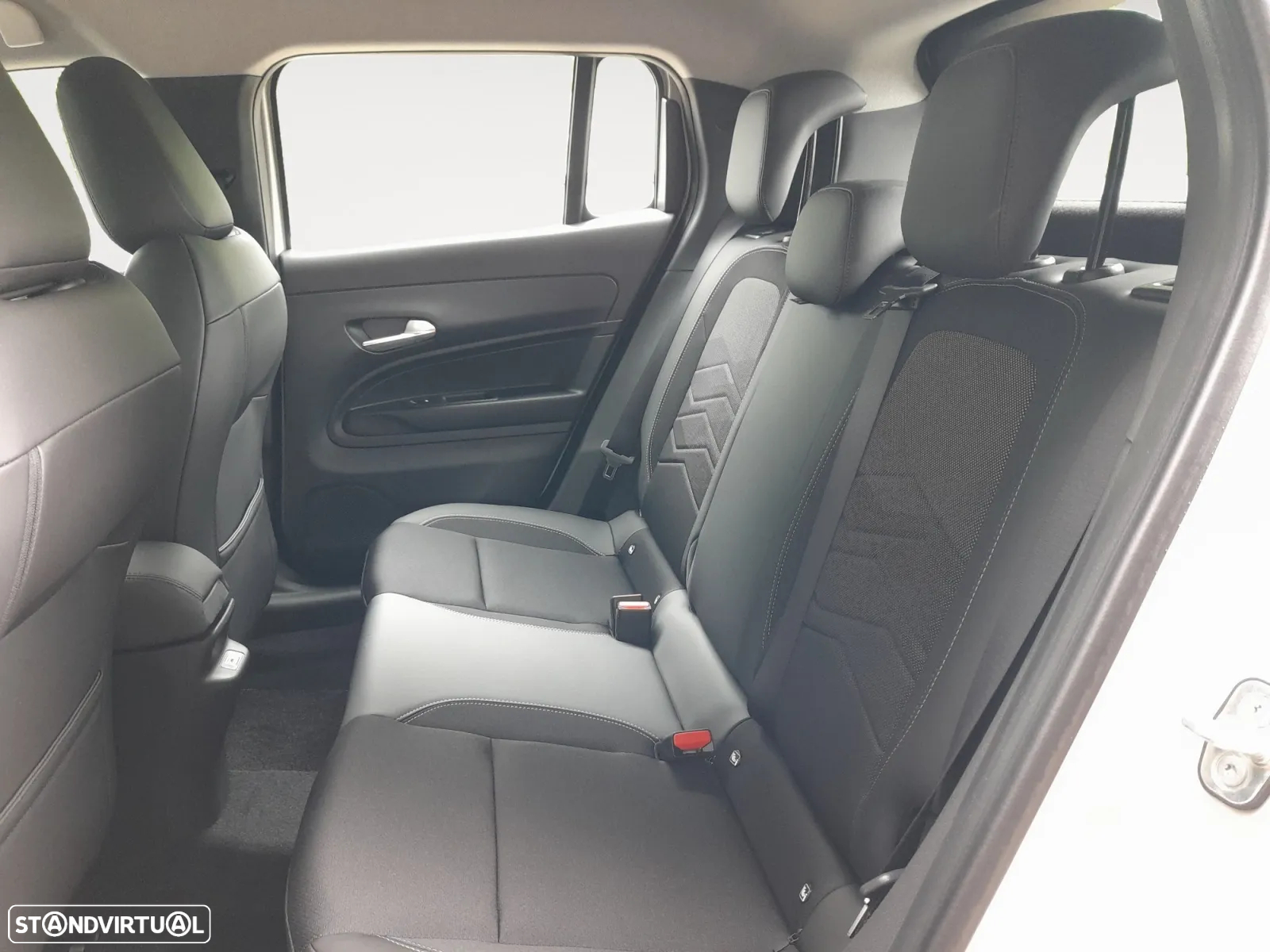 Jeep Avenger 1.2 e-Hybrid Altitude DCT - 15