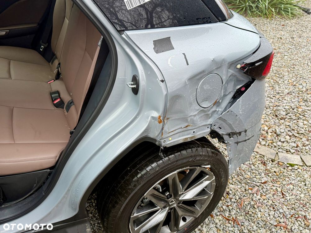 Lexus LBX FWD Emotion - 36