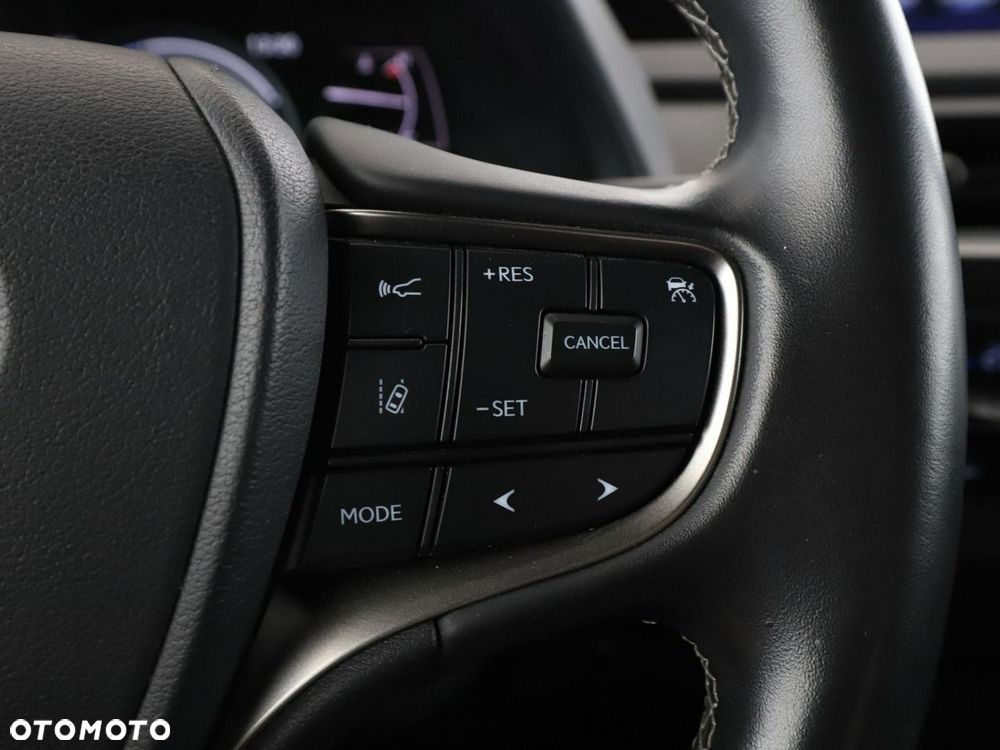 Lexus UX 250h Business Edition - 30