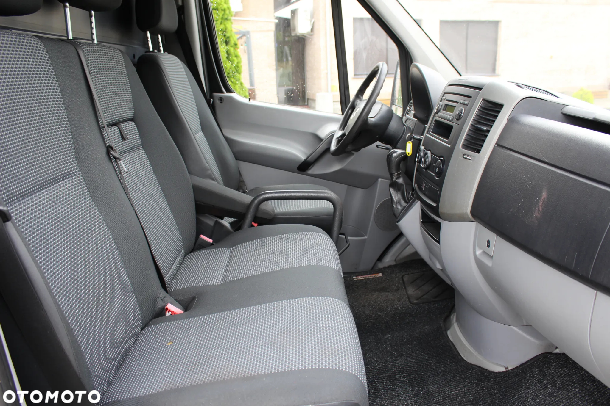 Mercedes-Benz Sprinter - 13