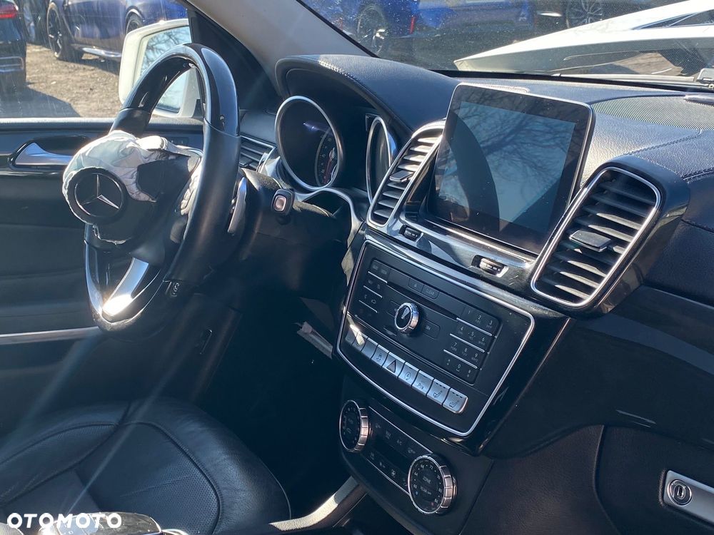 Mercedes-Benz GLS - 12