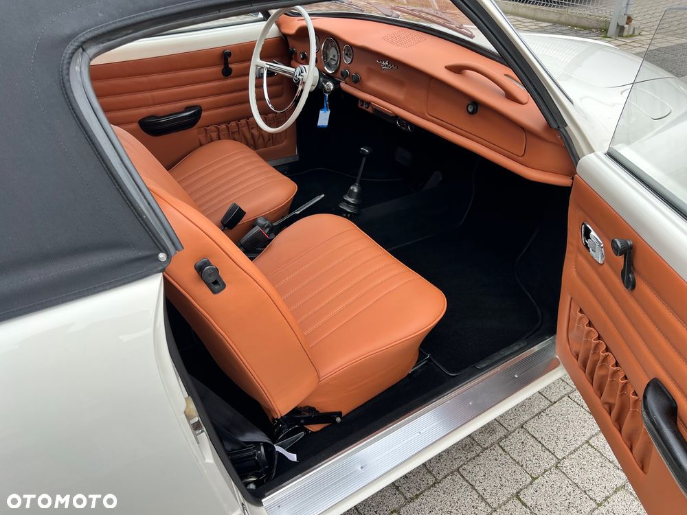 Volkswagen Karmann Ghia - 12