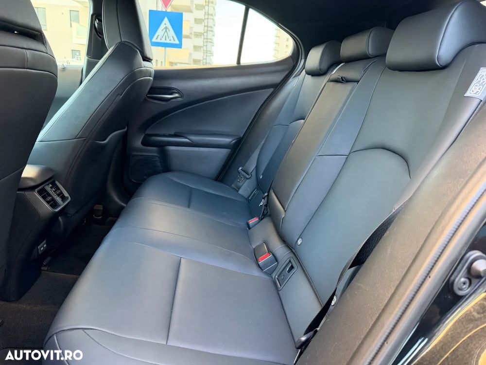 Lexus UX 250h E-FOUR Luxury ML - 24