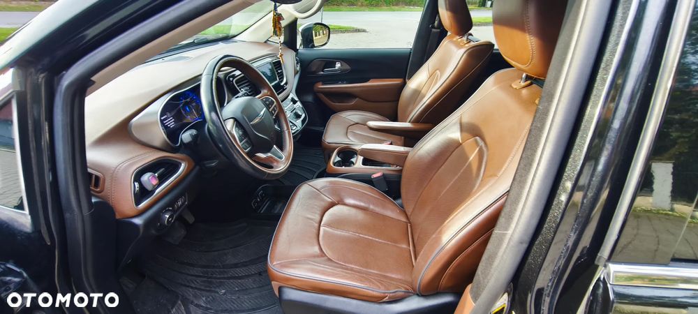 Chrysler Pacifica - 11