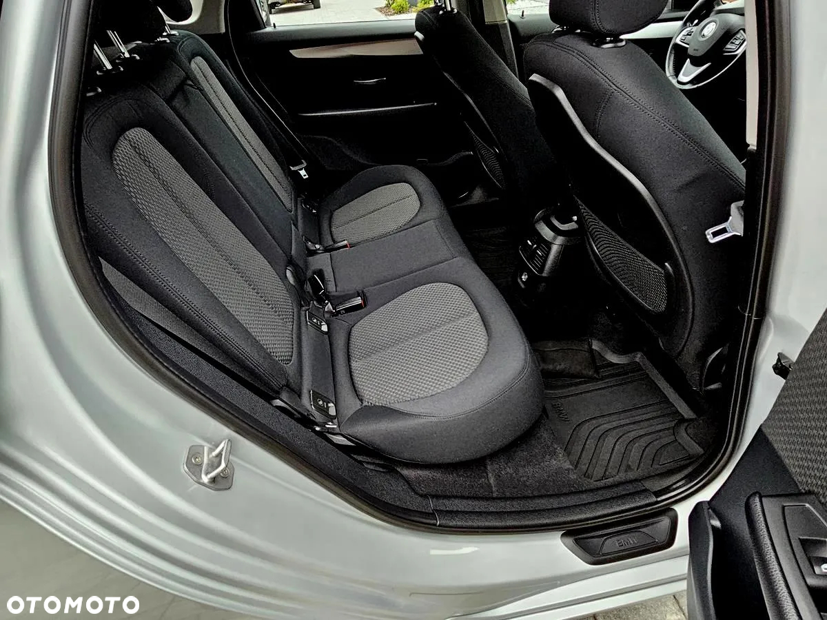BMW Seria 2 218d xDrive - 28