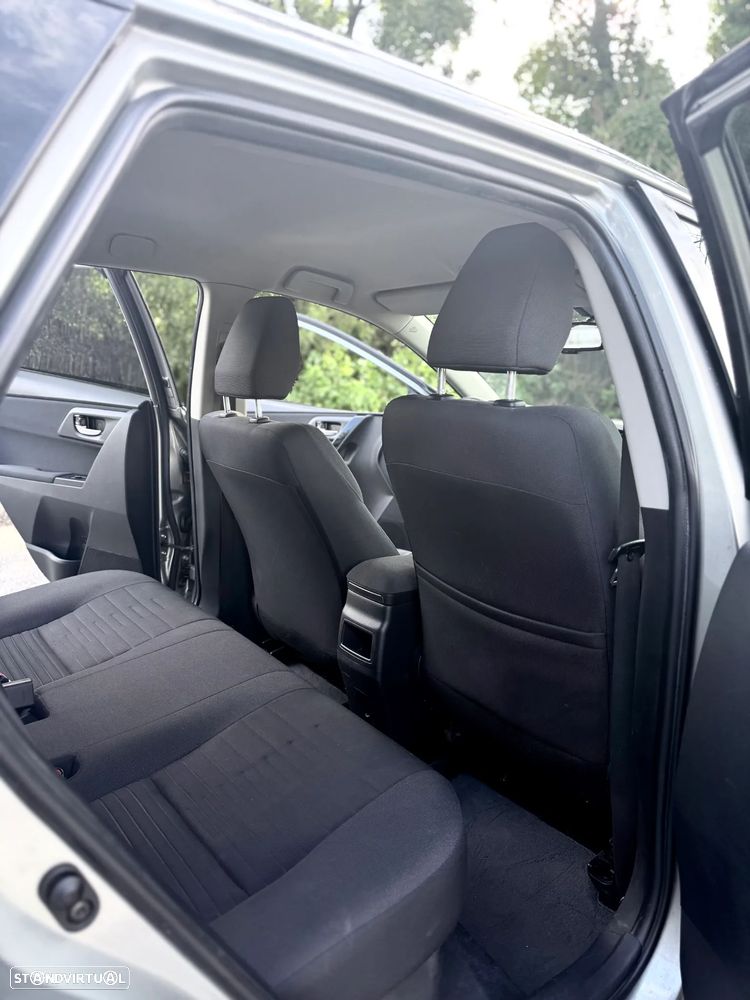 Toyota Auris Touring Sports 1.8 HSD Comfort - 26