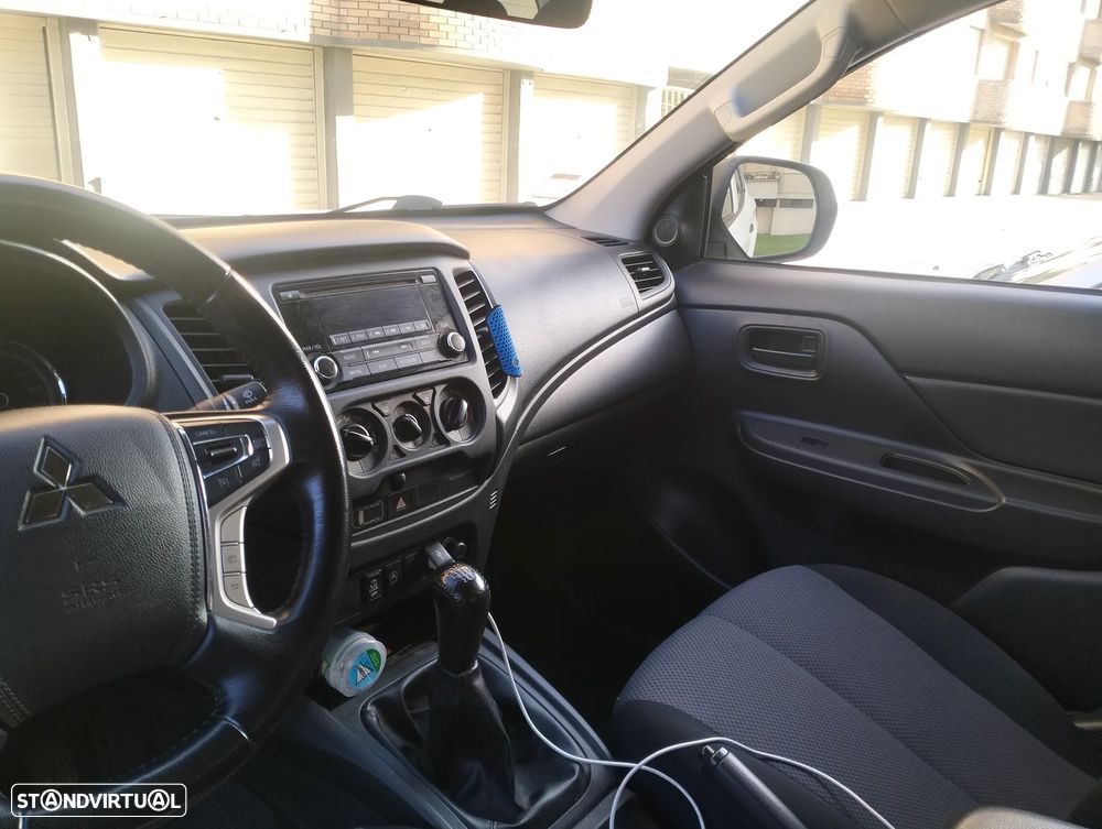 Mitsubishi L200 2.3 DI-D Space Cab Invite Strakar Look 4WD - 7