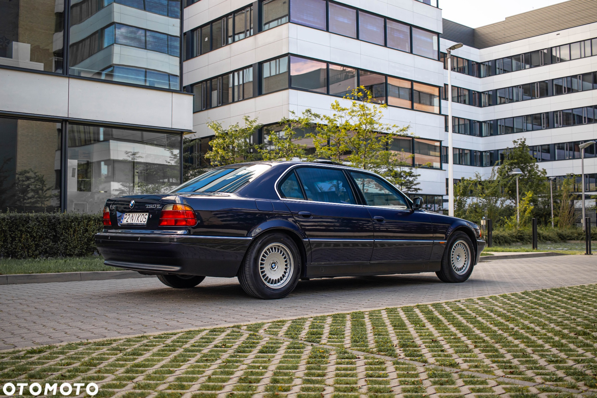 BMW Seria 7 750iL - 5