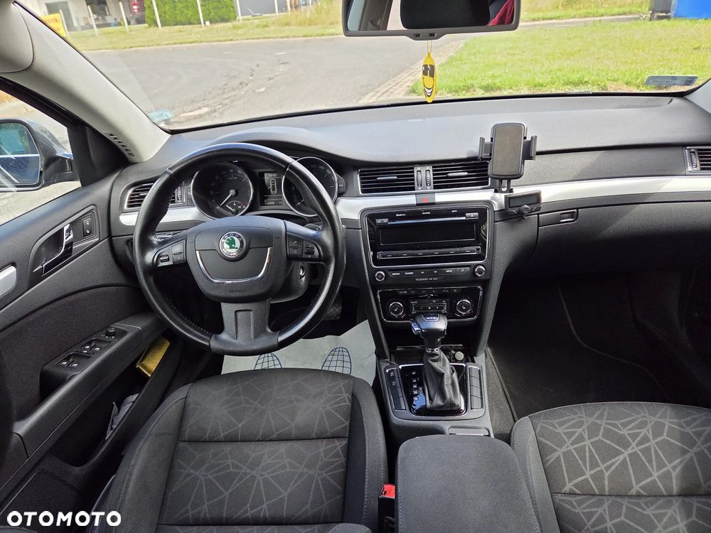 Skoda Superb 2.0 TDI Family DSG - 14