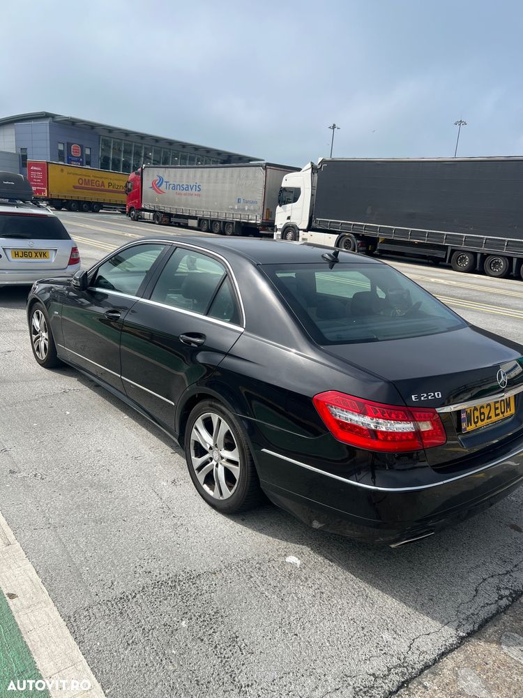 Mercedes-Benz E 220 CDI DPF BlueEFFICIENCY - 2