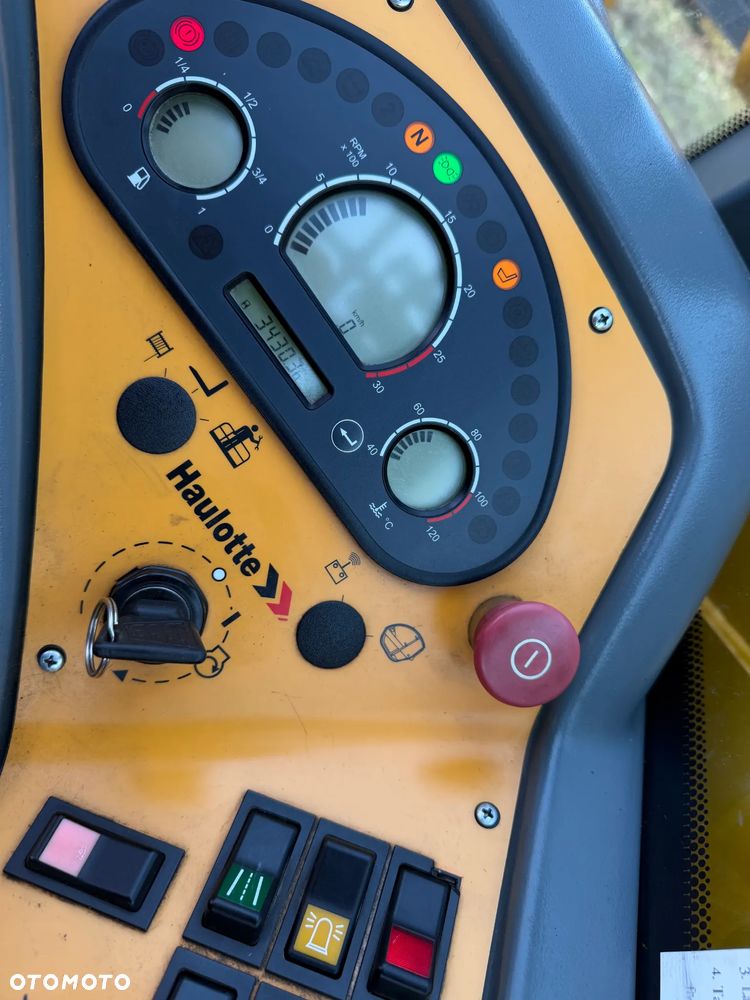 Haulotte HTL 4017 Ładowarka Teleskopowa Dźwig 17m. z Bocianem 22m. Łyżka szufla. widły z Hydraulicznym posuwem! Maszyna z Komuny Norweskiej! Jak Nowa z Salonu. DEKRA aktualna na cały osprzęt! Kamera + szybkozłącze! Bocian 5m. Szybka wolna jazda! Pełna Dokumentacja Serwisowa! Opony zero zużycia! Zero luzów i wycieków! Stabilizatory 2ośie. Wielka Okazja 3430 mtg! Webasto. Gniazdo 220v. Bogata Wersja Norweska - 11