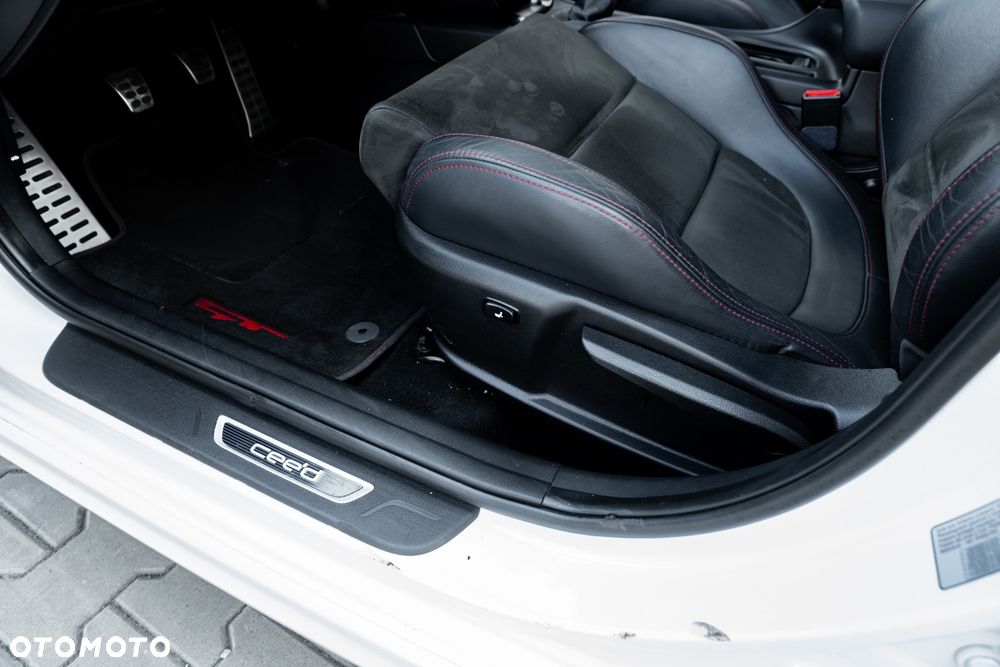 Kia Ceed 1.6 T-GDI GT - 19