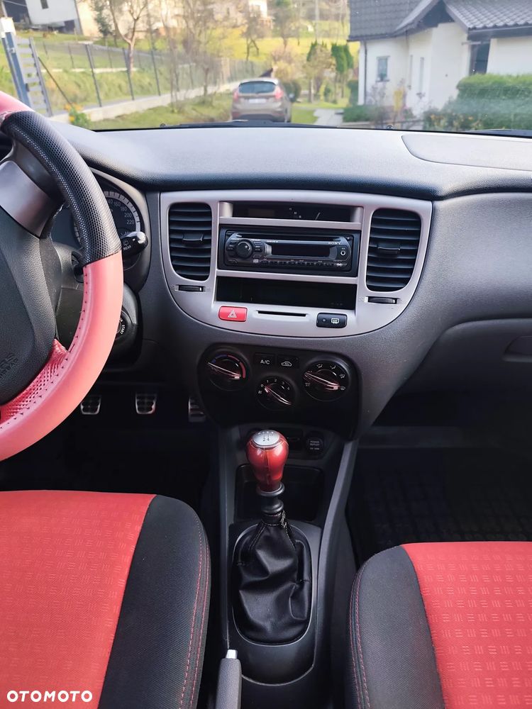 Kia Rio - 14