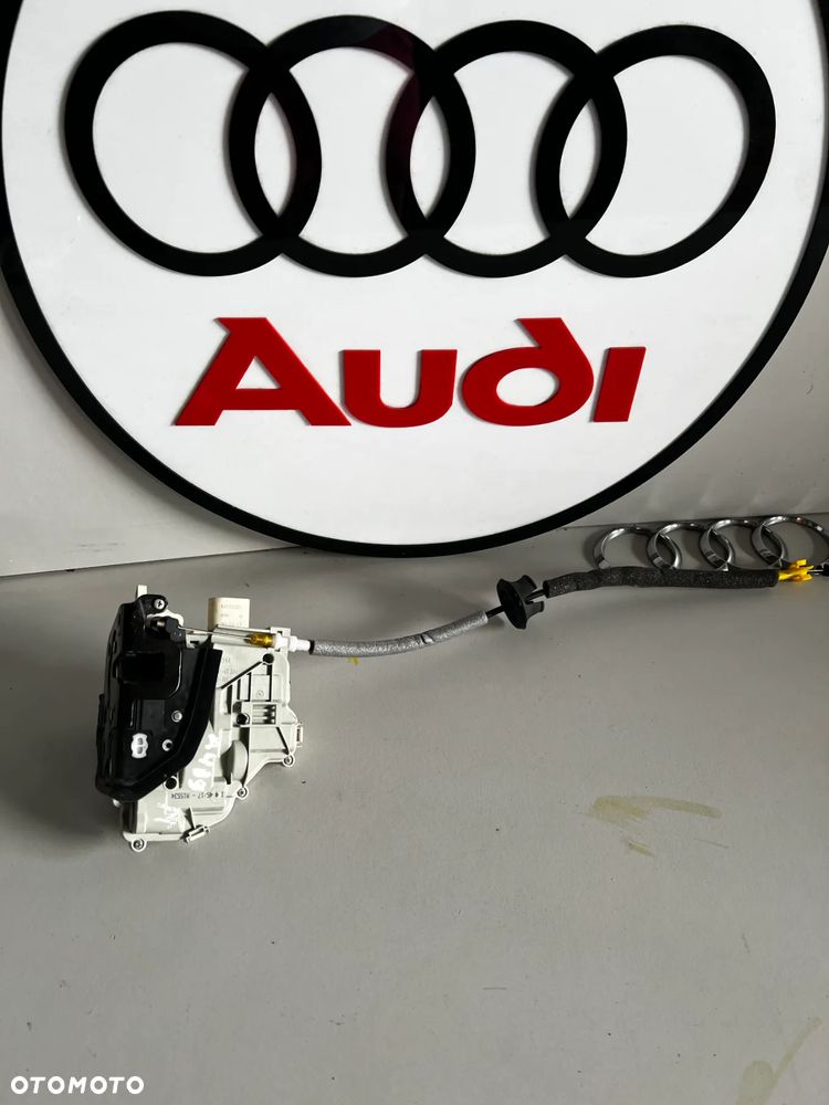 AUDI A4 B9 8W ZAMEK DRZWI PRAWY TYŁ 4G0839016F - 1