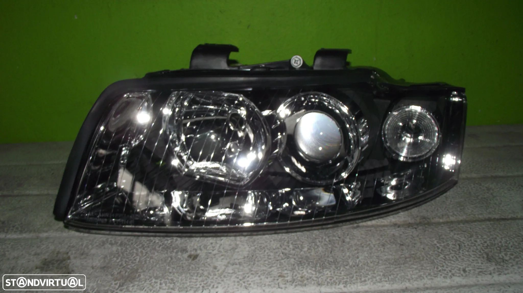 Farol Esquerdo Audi A4 - 2001 / 2005 - F919 - 1