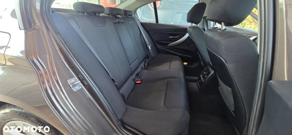 BMW Seria 3 316d EU6 - 36