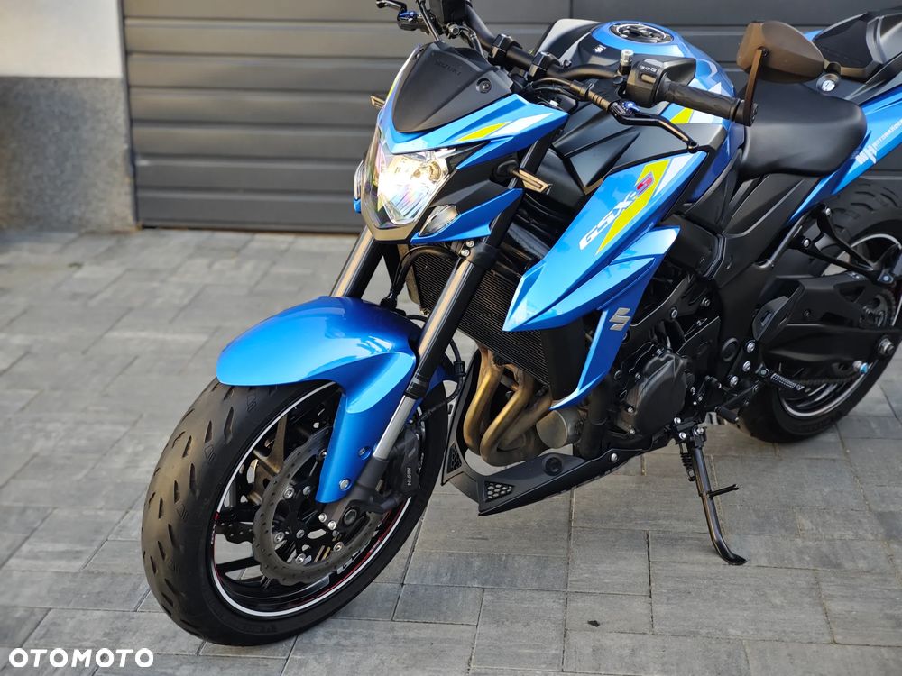 Suzuki GSX - 28