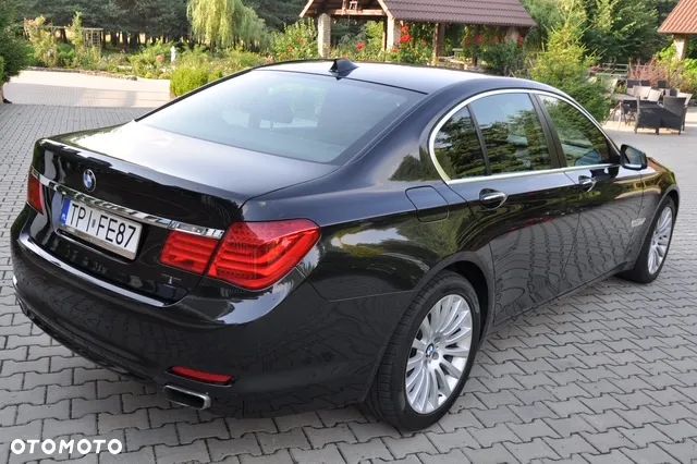 BMW Seria 7 750Li xDrive - 23