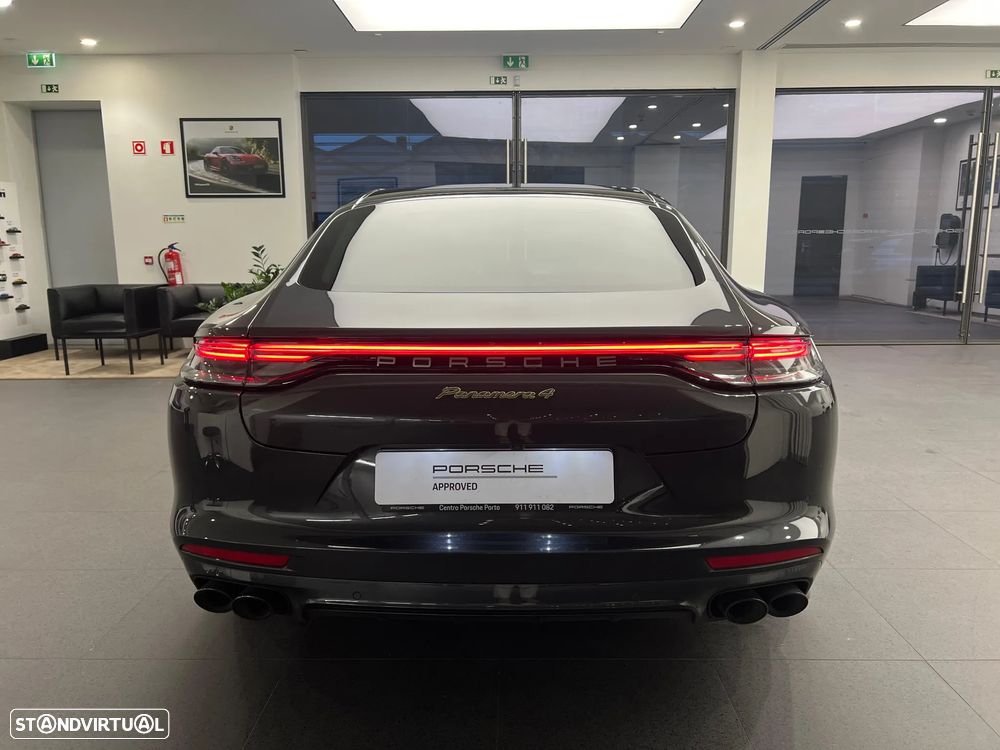Porsche Panamera - 4