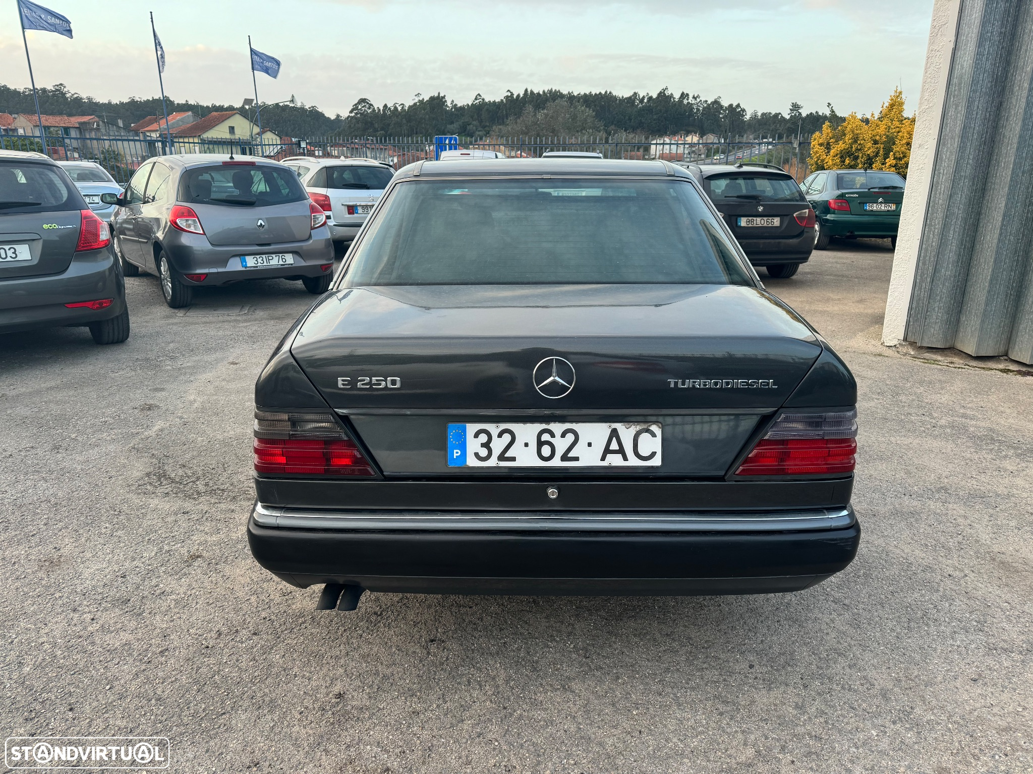 Mercedes-Benz 250 D Turbo - 25