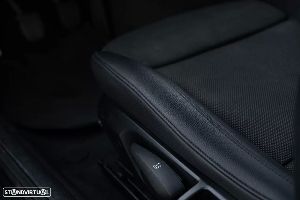 BMW 118 d Pack M - 8