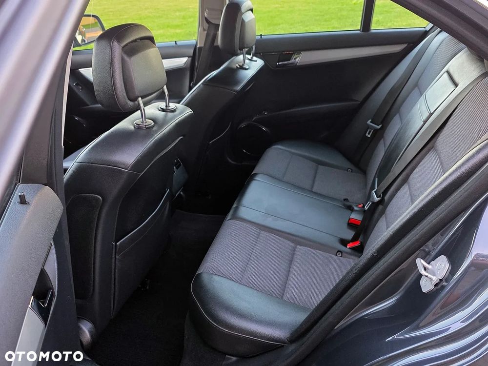 Mercedes-Benz Klasa C 200 CDI DPF Automatik Avantgarde - 24