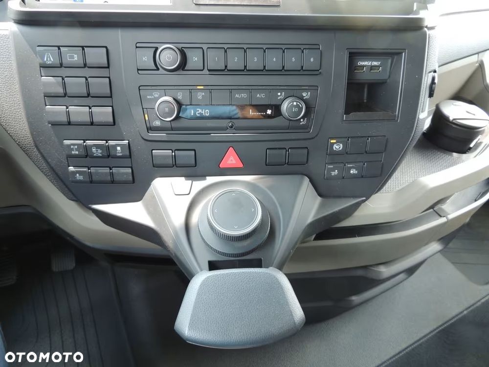 MAN TGX 26.470 6x2*4+ żuraw Atlas 170.2 | 2022 | 16 400 km | Retarder | Lift + skrętna oś - 11