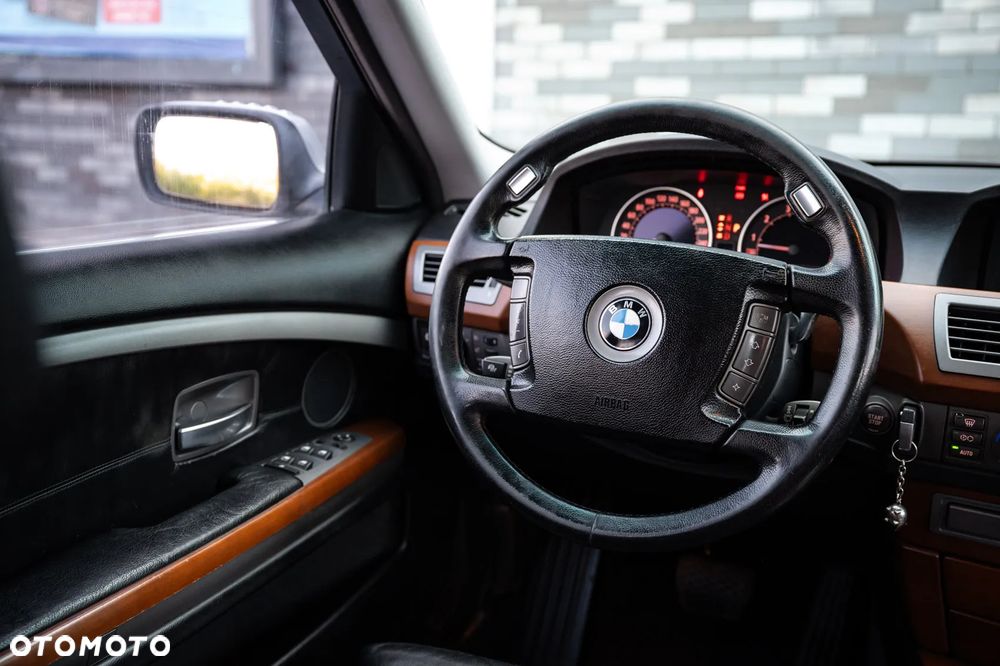 BMW Seria 7 735i - 24