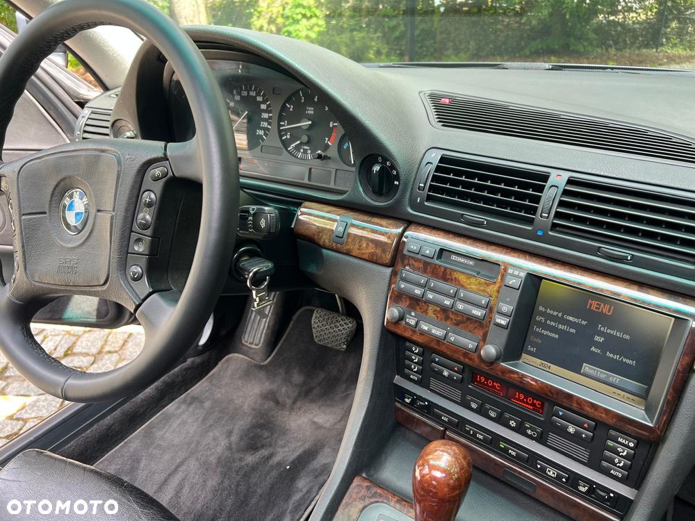 BMW Seria 7 740i V8 - 15