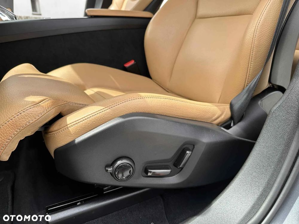 Volvo XC 60 B5 D AWD Inscription - 32