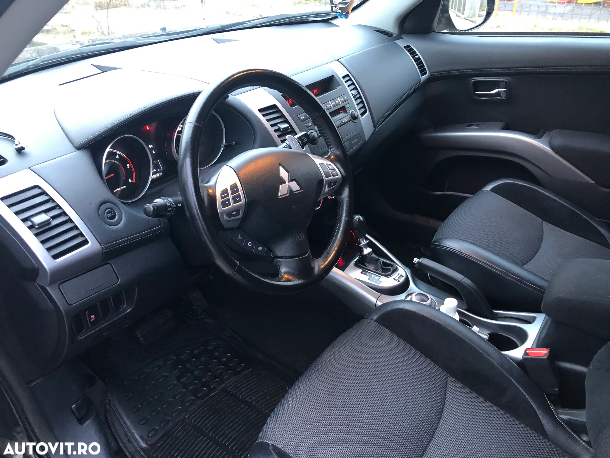 Mitsubishi Outlander - 10