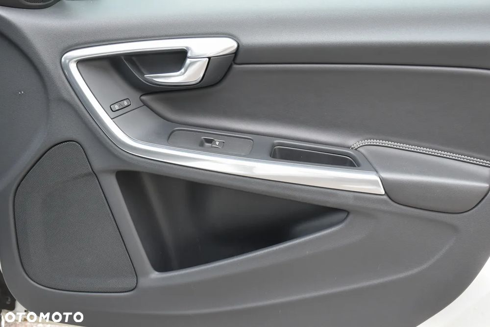 Volvo S60 D4 Drive-E R-Design Summum - 25