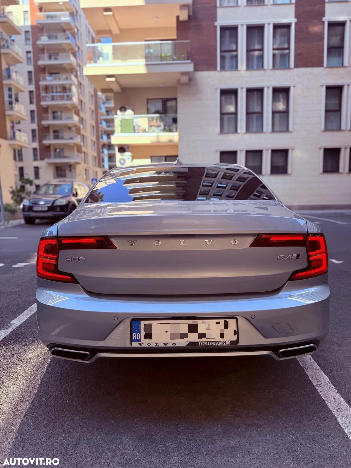 Volvo S90 D4 AWD R-Design - 4