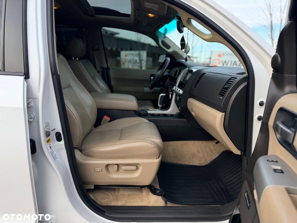 Toyota Sequoia - 13