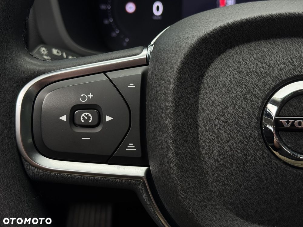 Volvo XC 60 B4 B Essential - 23