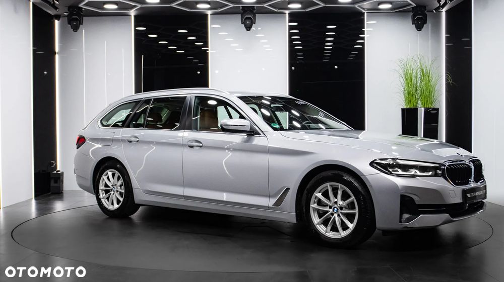 BMW Seria 5 520d xDrive - 9