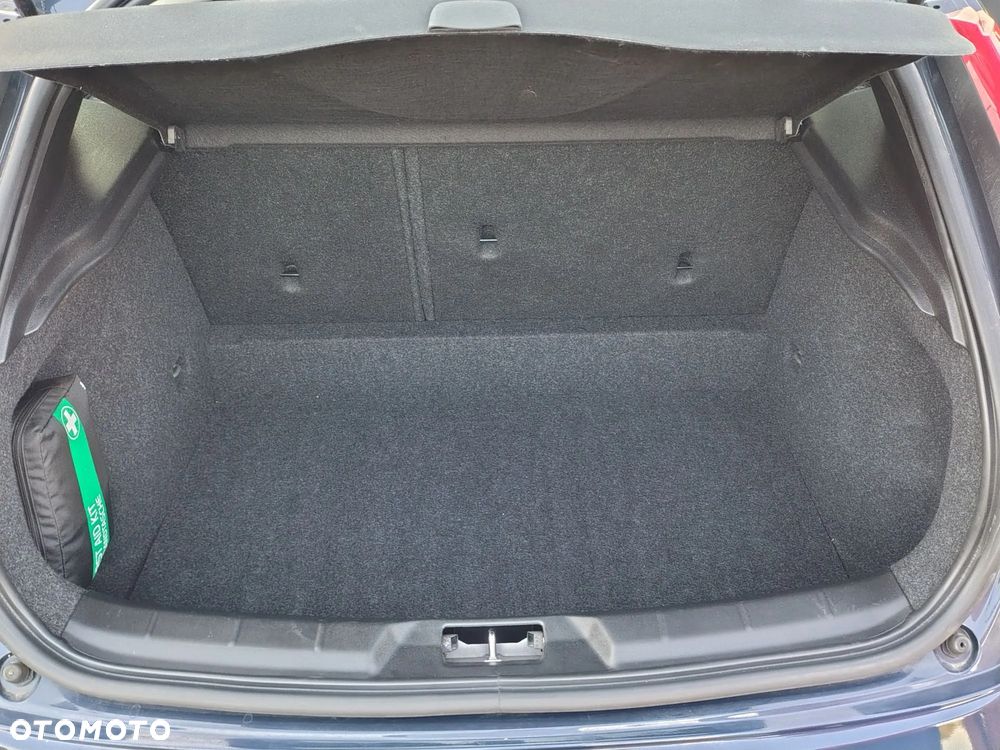 Volvo V40 Cross Country - 24