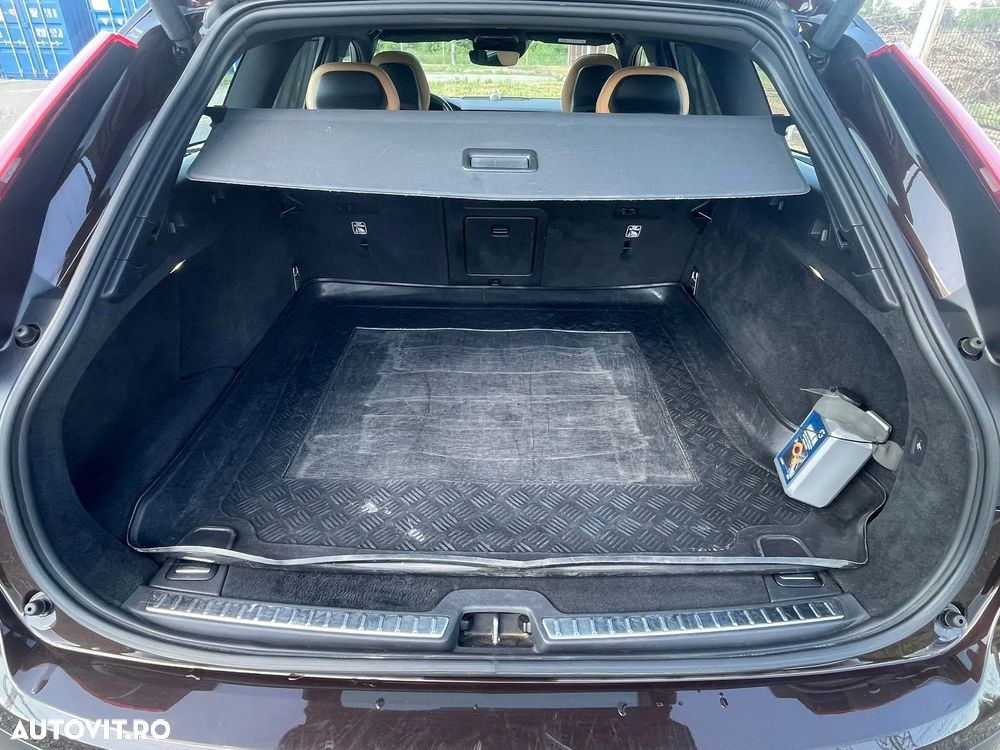 Volvo V90 D5 AWD - 37