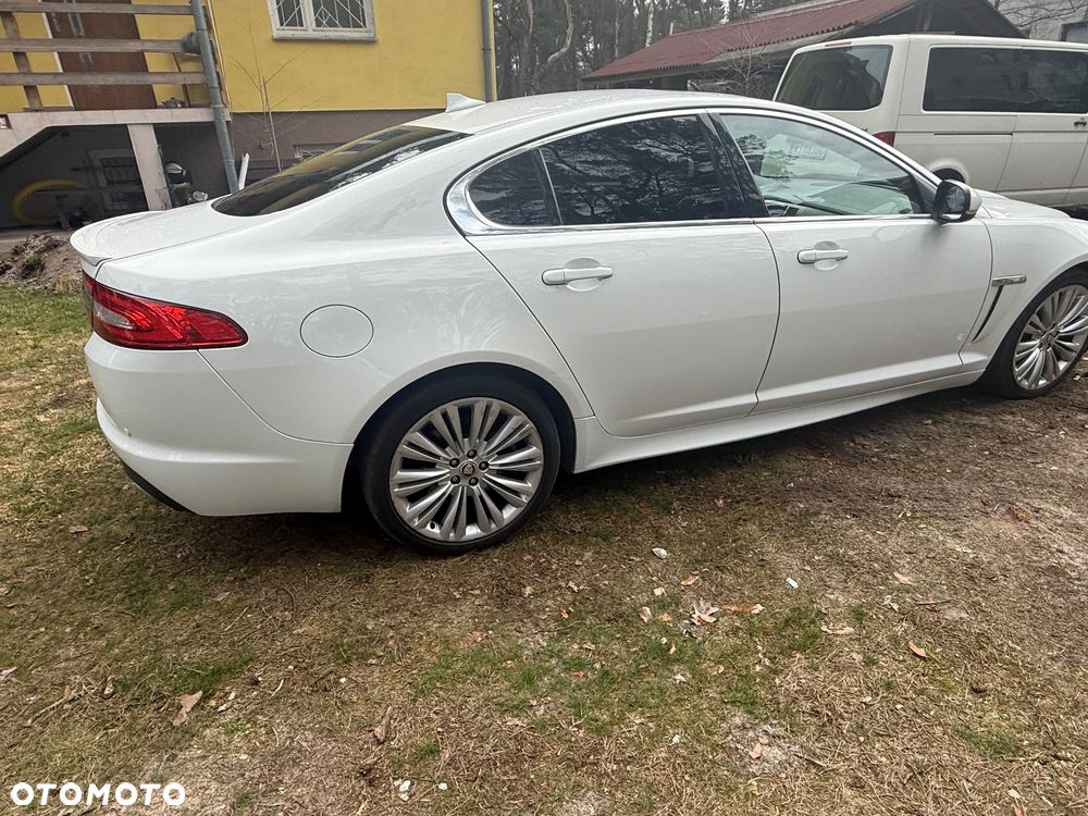 Jaguar XF 2.2 D Luxury - 8