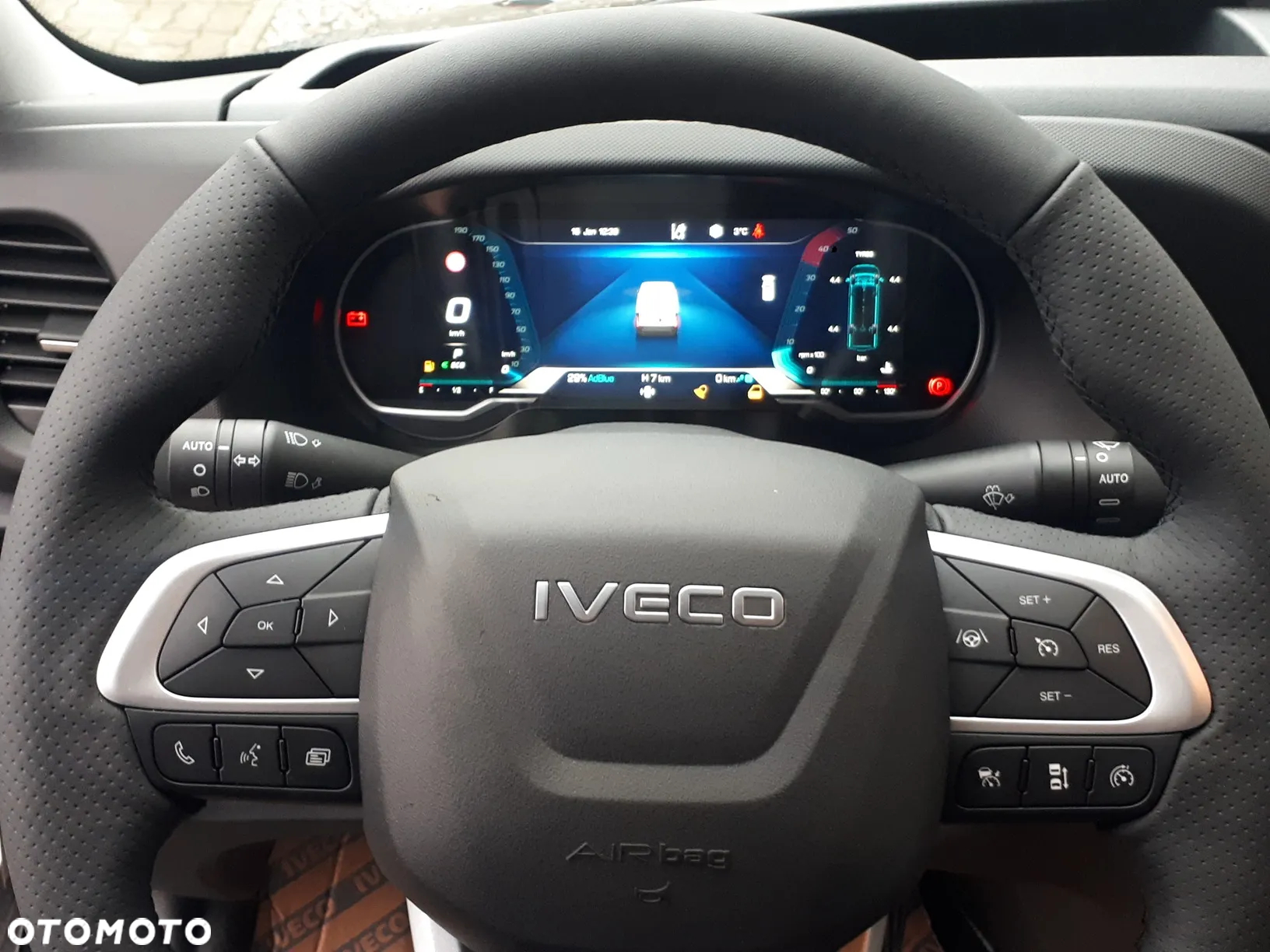 Iveco 35S18HA8V, rocznik 2025; czerwony metalizowany - 5