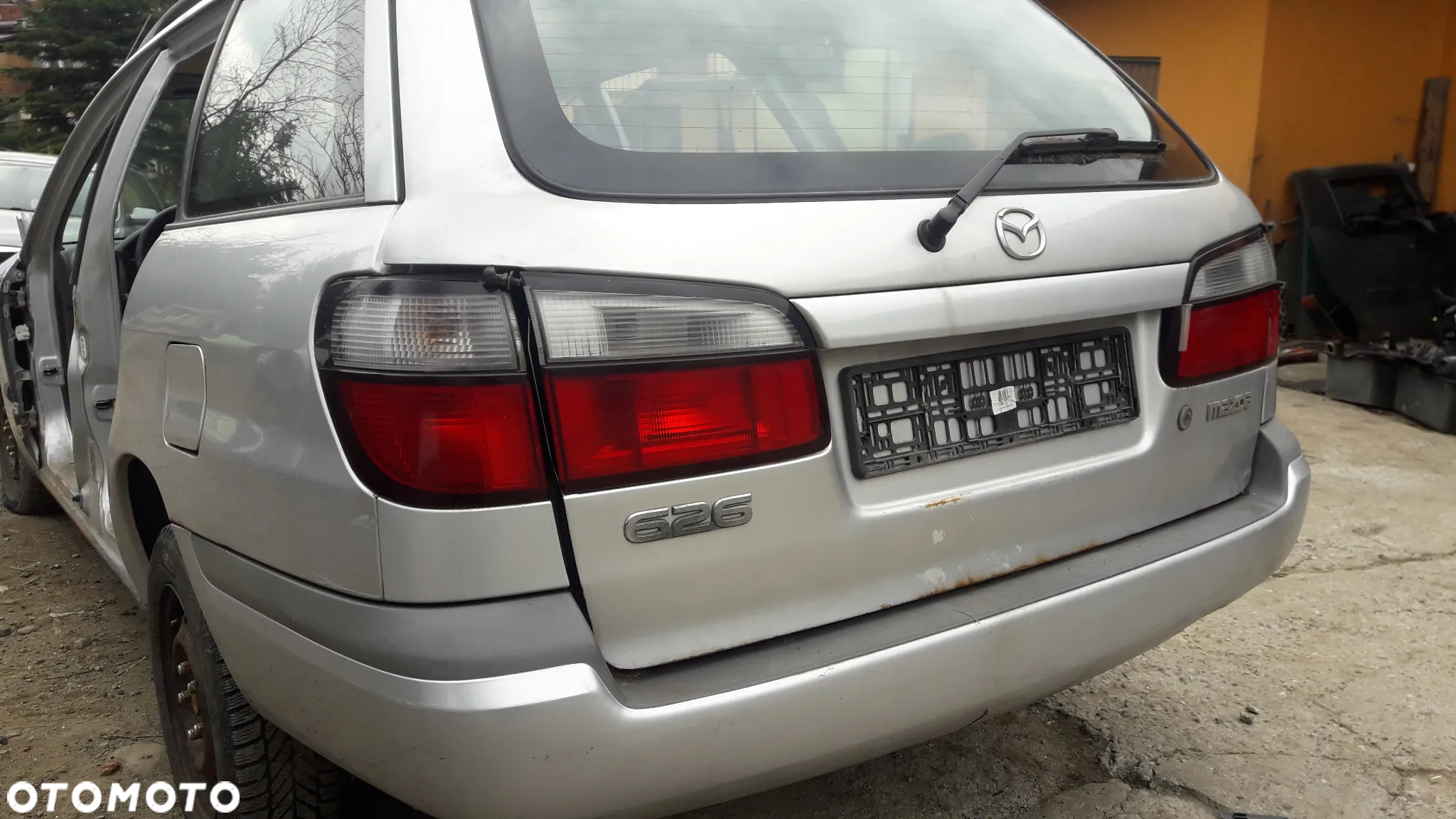 Mazda 626 GW 97-02 KOMBI Zderzak tylny tył pas hak szyba drzwi w kolor 22V - 5