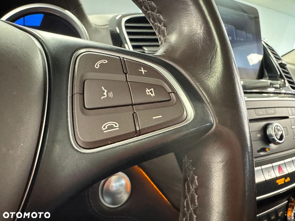 Mercedes-Benz GLS - 23