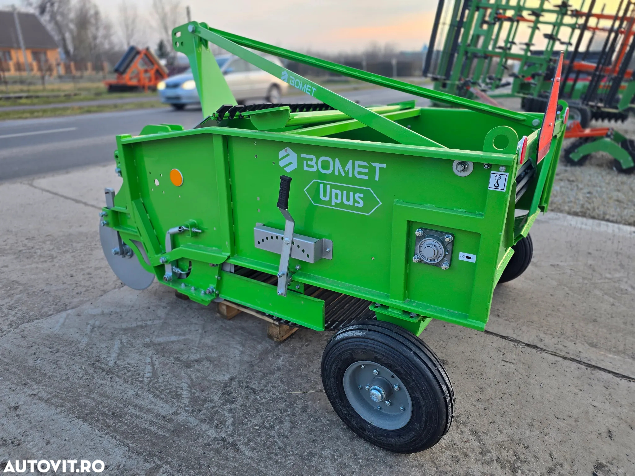 BOMET UPUS Z656 - 3