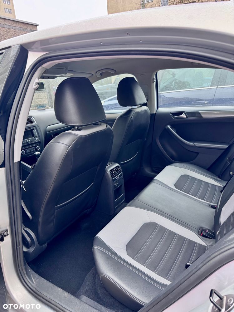 Volkswagen Jetta 1.6 TDI Highline Optimum - 8