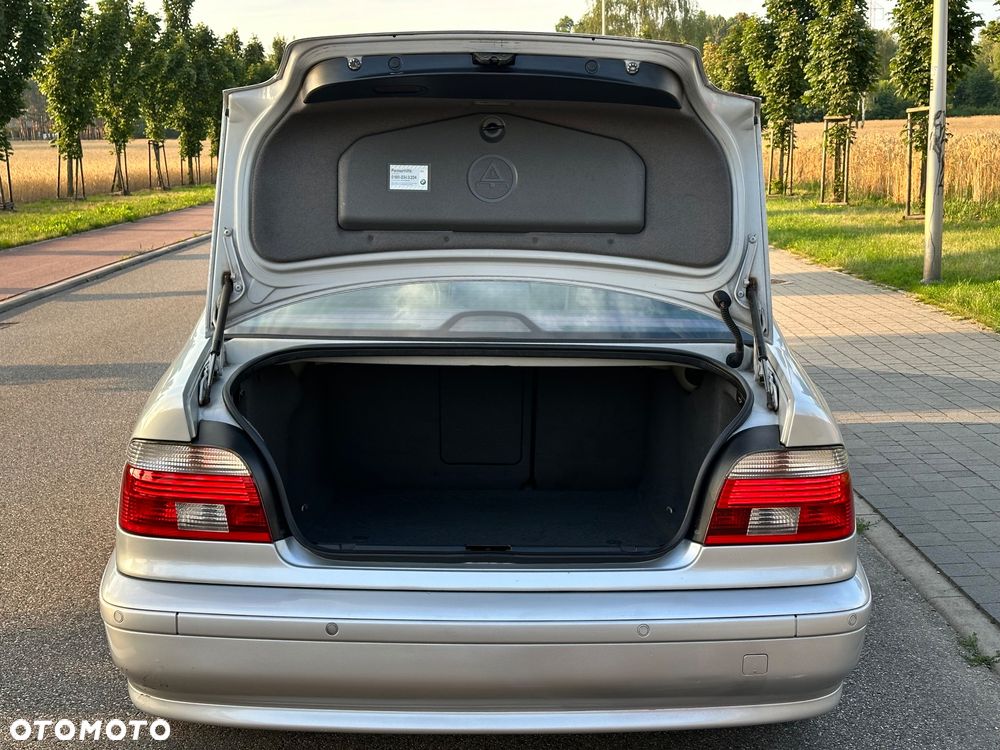 BMW Seria 5 520i - 36