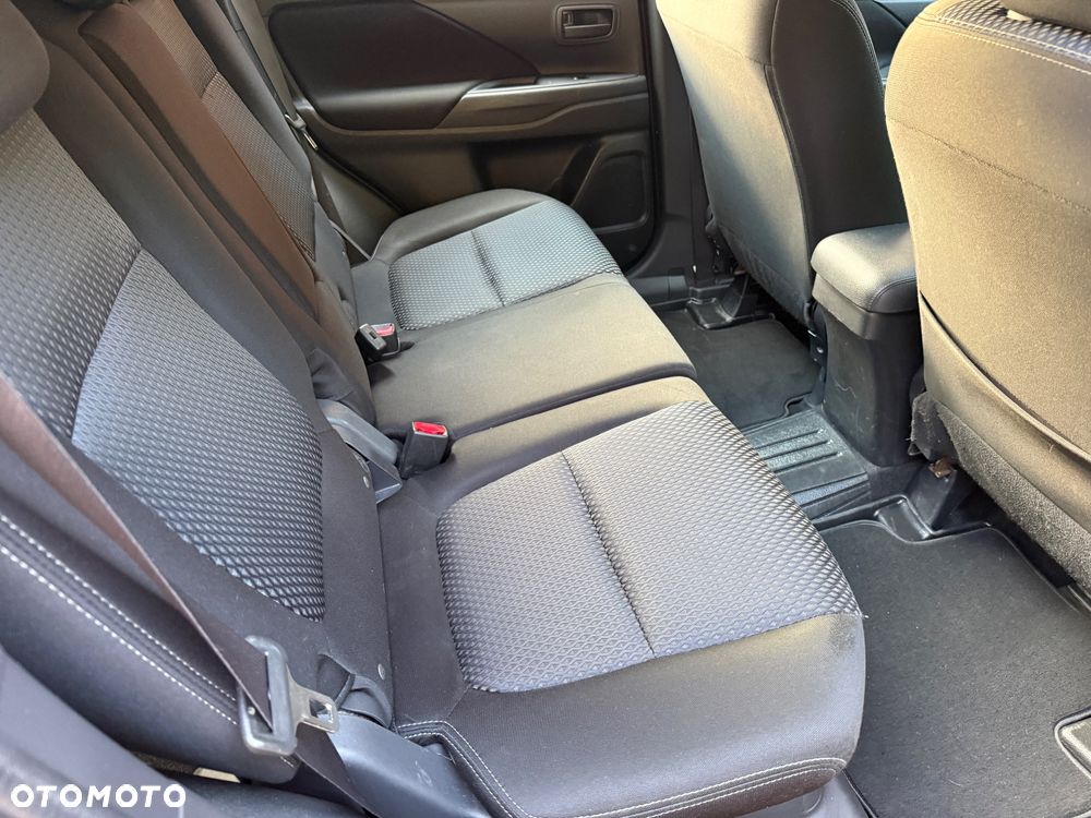 Mitsubishi Outlander 2.0 Intense + 2WD - 11