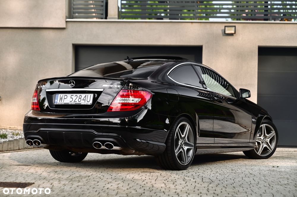 Mercedes-Benz Klasa C 63 AMG - 6