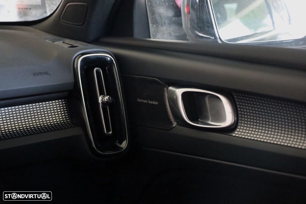 Volvo XC 40 2.0 B3 Plus Dark - 27