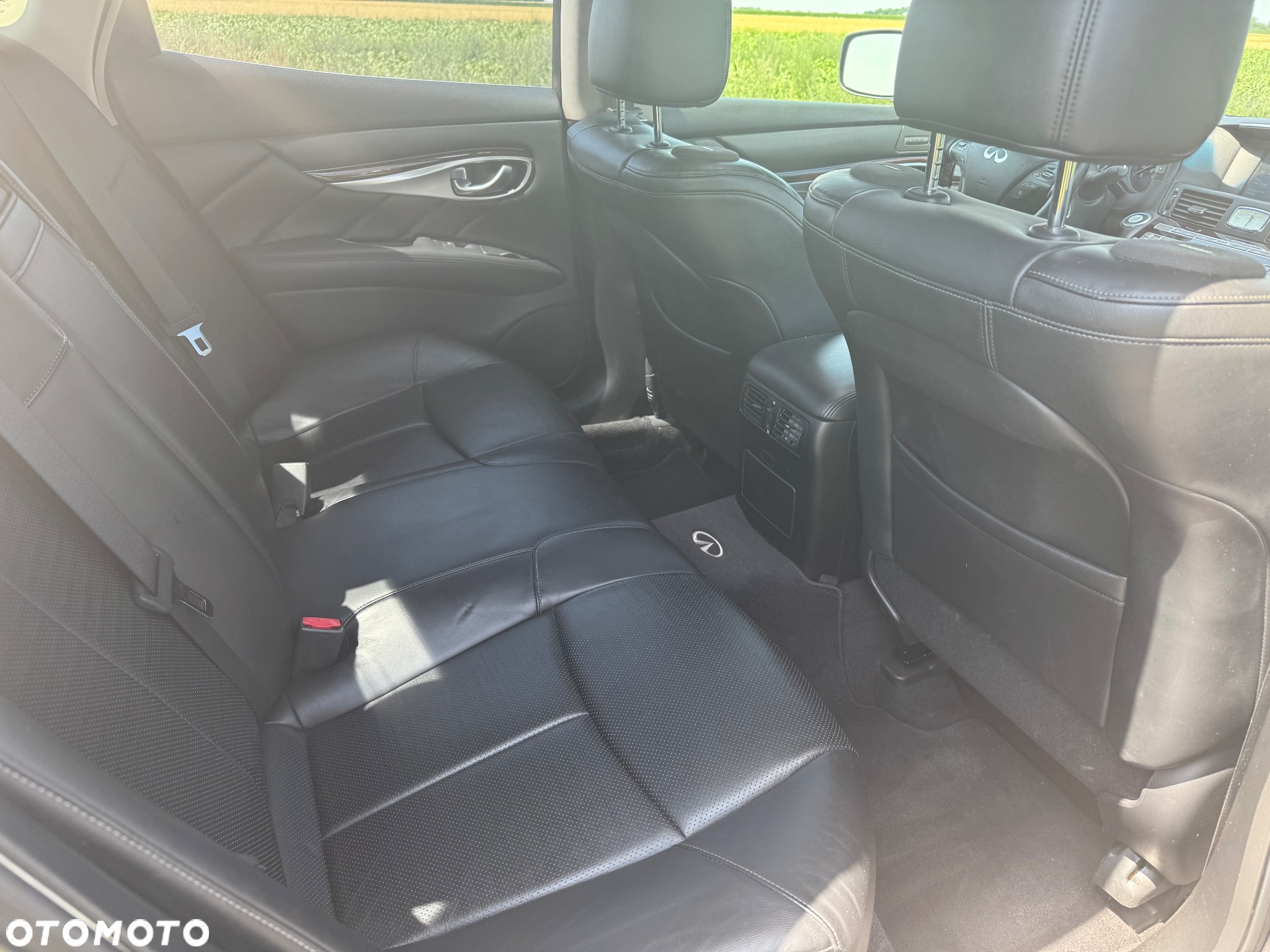 Infiniti M - 12